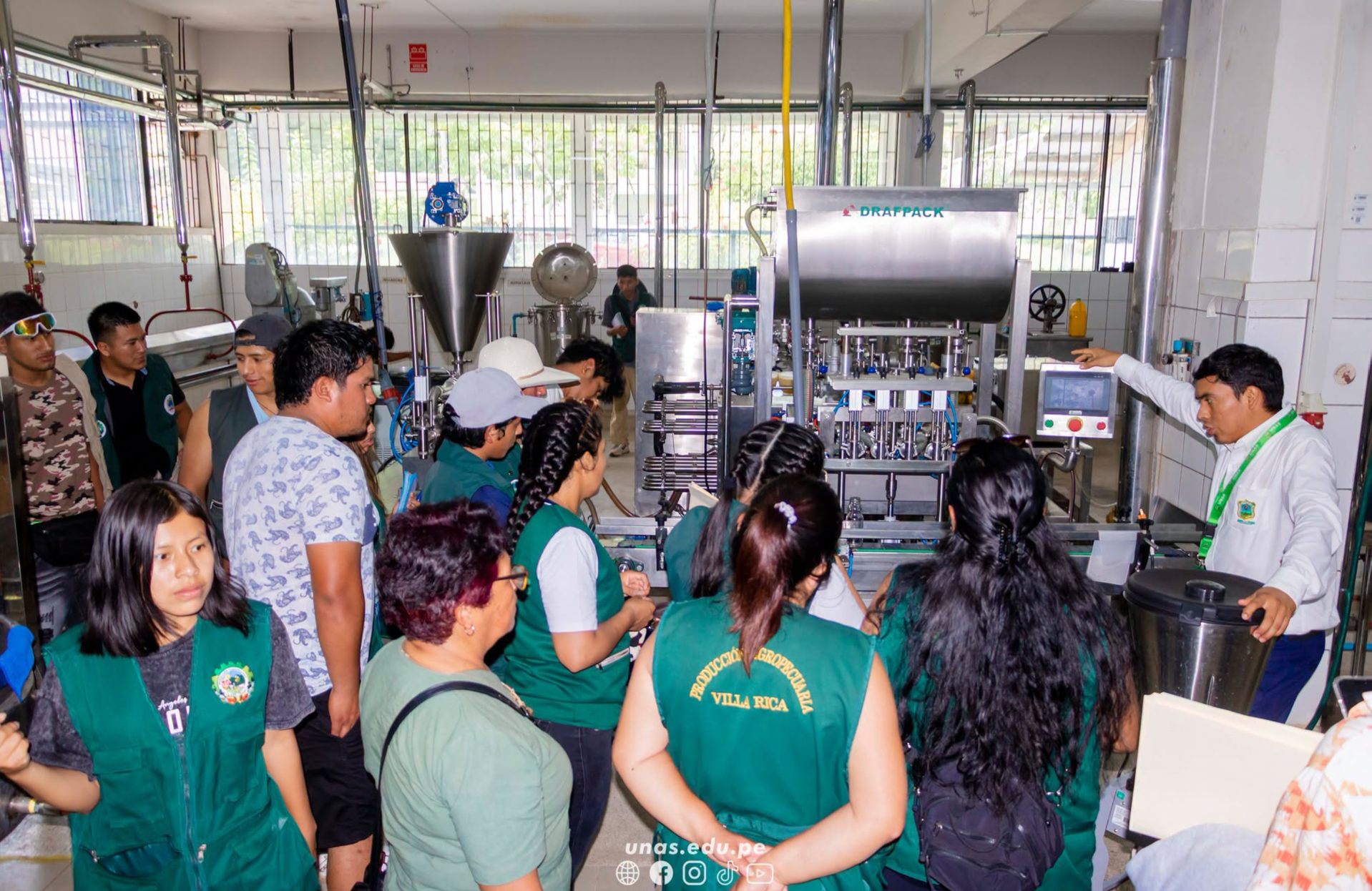 Los visitantes recorrieron la infraestructura tecnológica de la FIIA, incluyendo las plantas piloto de procesamiento y los laboratorios de análisis alimentario de última generación.